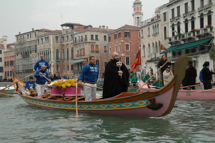 威尼斯船队图片（威尼斯 船）