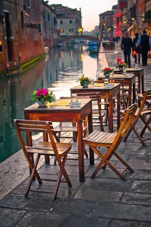 威尼斯河边咖啡（威尼斯河畔）